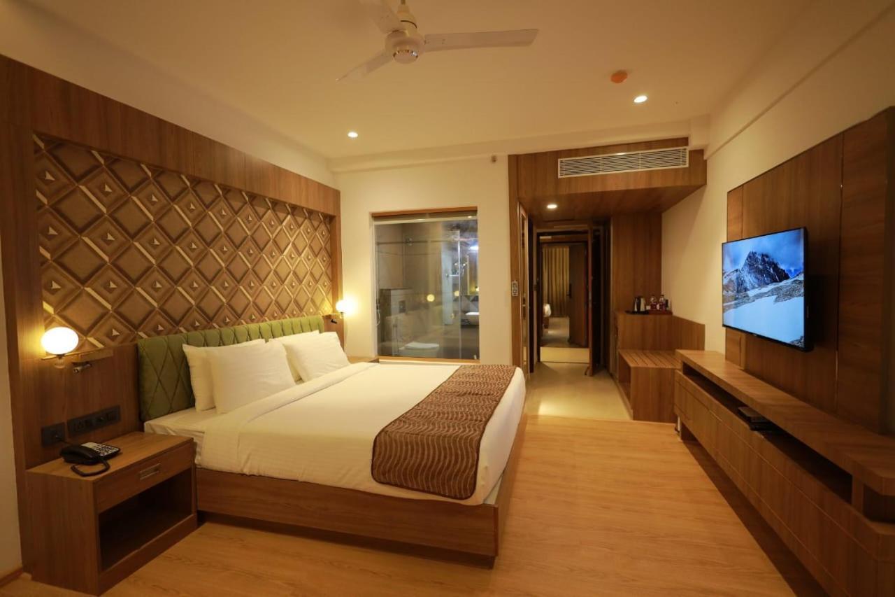 Mandarin Sky Hotell Kannur Exteriör bild
