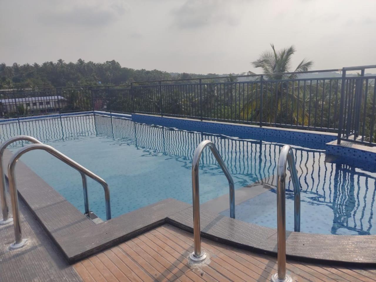 Mandarin Sky Hotell Kannur Exteriör bild
